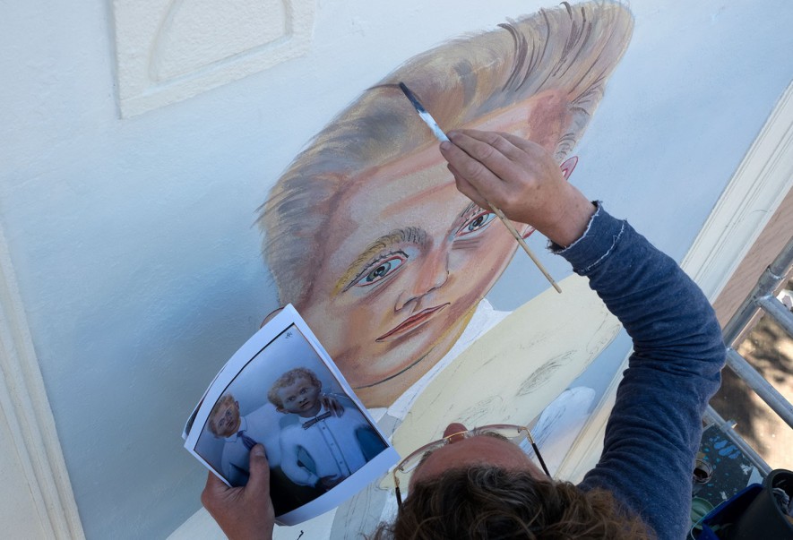 Restoration of a painting by Dolf Henkes in an ornament frame by Advertising Studio Leo Mineur. Photo: Joop Reijngoud
