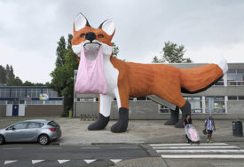Forest polder fox, Florentijn Hofman, Schiedamseweg, 2020. Photo: Otto Snoek